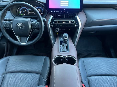 Used 2023 Toyota Venza Limited image 17