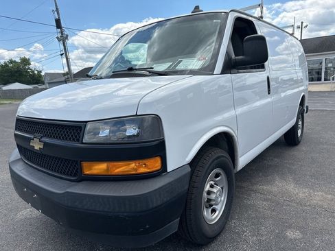 Used 2018 Chevrolet Express 2500 image 36
