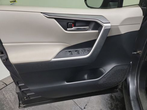 Used 2019 Toyota RAV4 XLE Premium image 13