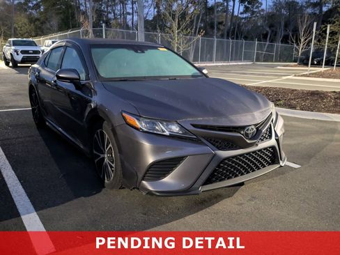 Used 2018 Toyota Camry SE w/ Moonroof Package image 1