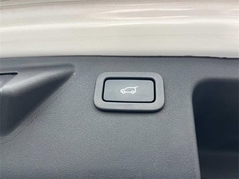 Used 2017 Land Rover Discovery Sport HSE image 24