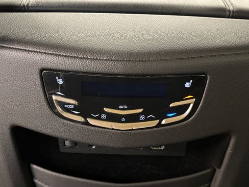 Used 2020 Cadillac Escalade Luxury w/ Escalade Sport Edition AWD/4WD image 40