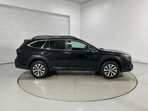 Used 2023 Subaru Outback Premium AWD/4WD image 33