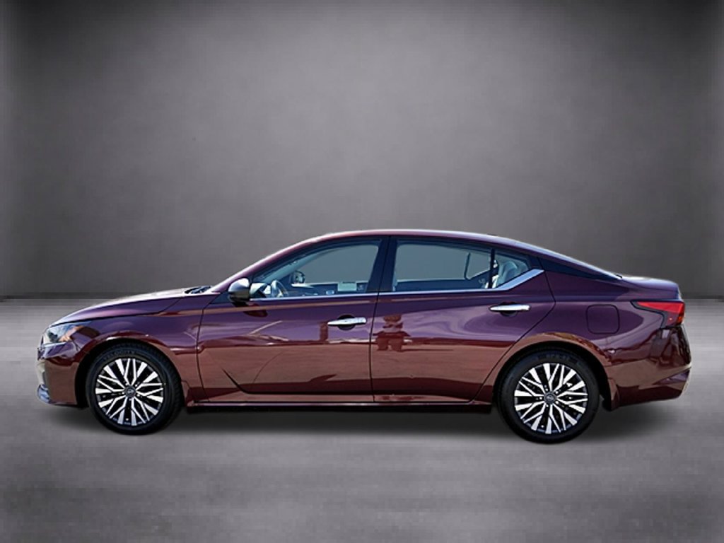 Used 2024 Nissan Altima 2.5 SV FWD image 9