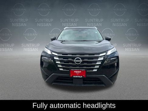 Used 2025 Nissan Rogue SV w/ SV Premium Package FWD image 11