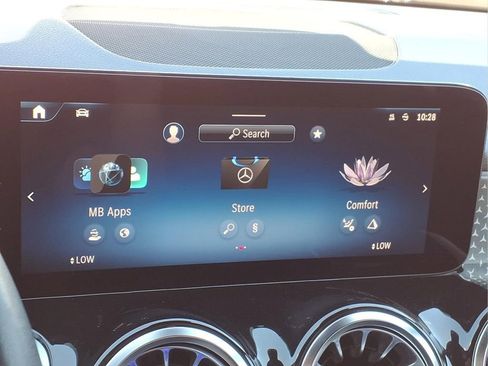 Used 2024 Mercedes-Benz GLB 250 image 25