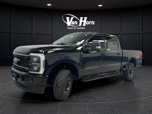 Used 2024 Ford F350 XLT w/ XLT Premium Package AWD/4WD image 3