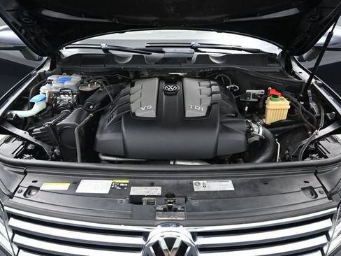 Used 2016 Volkswagen Touareg Sport AWD/4WD image 39