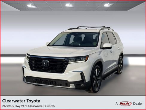 Used 2025 Honda Pilot Touring image 1