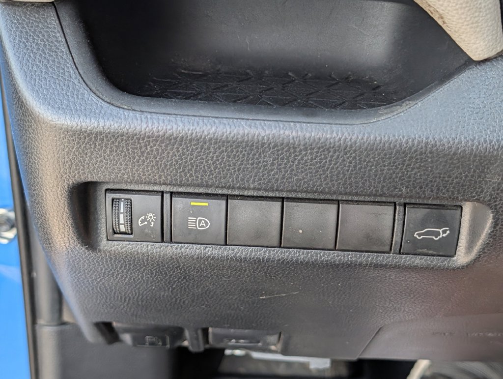 Used 2021 Toyota RAV4 XLE w/ Convenience Package FWD image 24