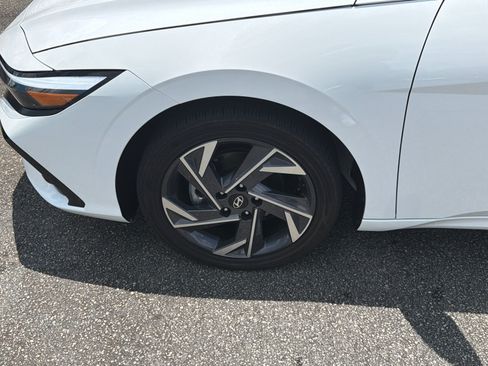 Used 2025 Hyundai Elantra Limited w/ Cargo Package FWD image 12