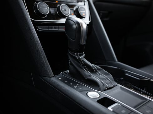 Used 2023 Volkswagen Atlas SE image 24