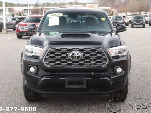 Used 2020 Toyota Tacoma TRD Sport image 2