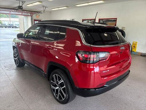 Certified 2025 Jeep Compass Limited w/ Elite Group AWD/4WD image 22