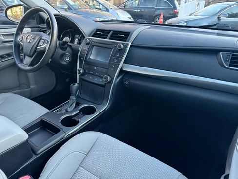 Used 2017 Toyota Camry SE image 14
