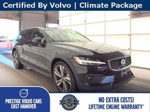 Certified 2025 Volvo V60 B5 Cross Country Plus image 1