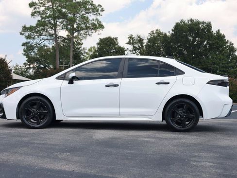 Used 2021 Toyota Corolla SE FWD image 2