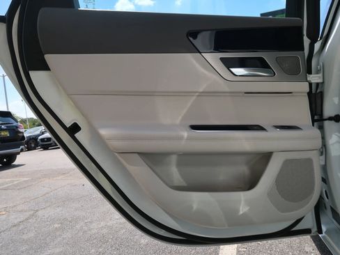 Used 2017 Jaguar XF Prestige image 50