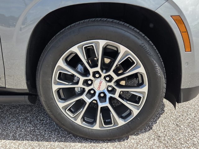 Used 2026 GMC Yukon Denali w/ Sun & Power Step Package RWD image 11