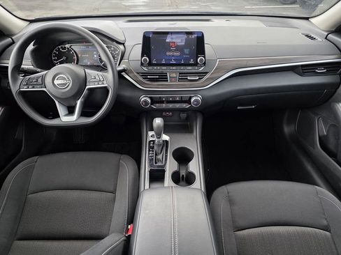 Used 2025 Nissan Altima 2.5 SV image 11