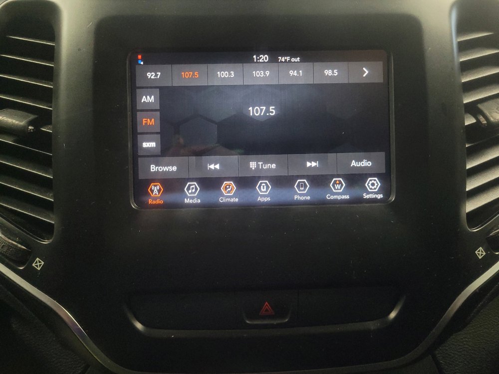Used 2019 Jeep Cherokee Latitude w/ Popular Appearance Group FWD image 25