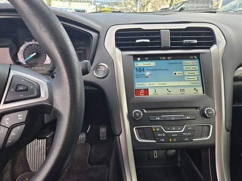 Used 2018 Ford Fusion SE w/ Fusion SE Technology Package image 13