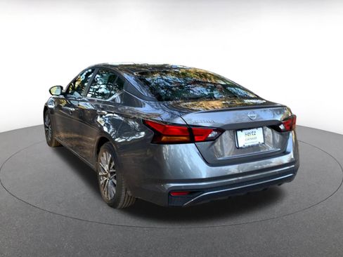 Used 2025 Nissan Altima 2.5 SV image 5