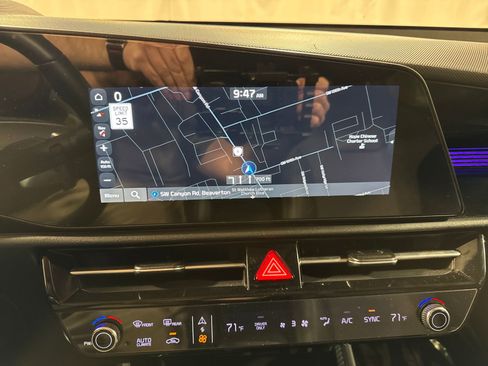 Used 2023 Kia Niro EX FWD image 21