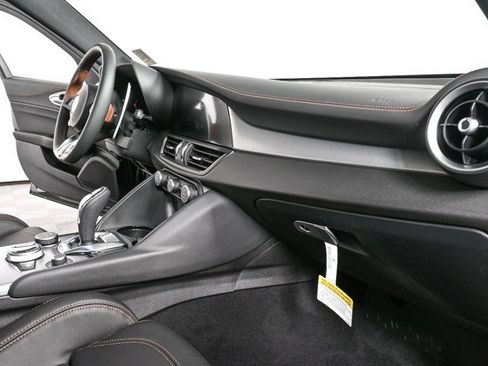 New 2025 Alfa Romeo Giulia w/ Driving Assist Package image 27