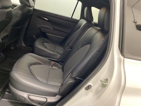 Used 2023 Toyota Highlander XSE AWD/4WD image 28