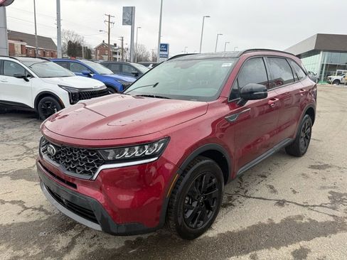 Certified 2021 Kia Sorento S w/ Panoramic Sunroof Package image 3