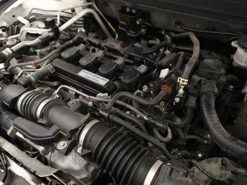 Used 2018 Honda Accord Sport image 11