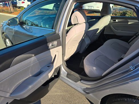 Used 2015 Hyundai Sonata SE w/ Option Group 09 image 26