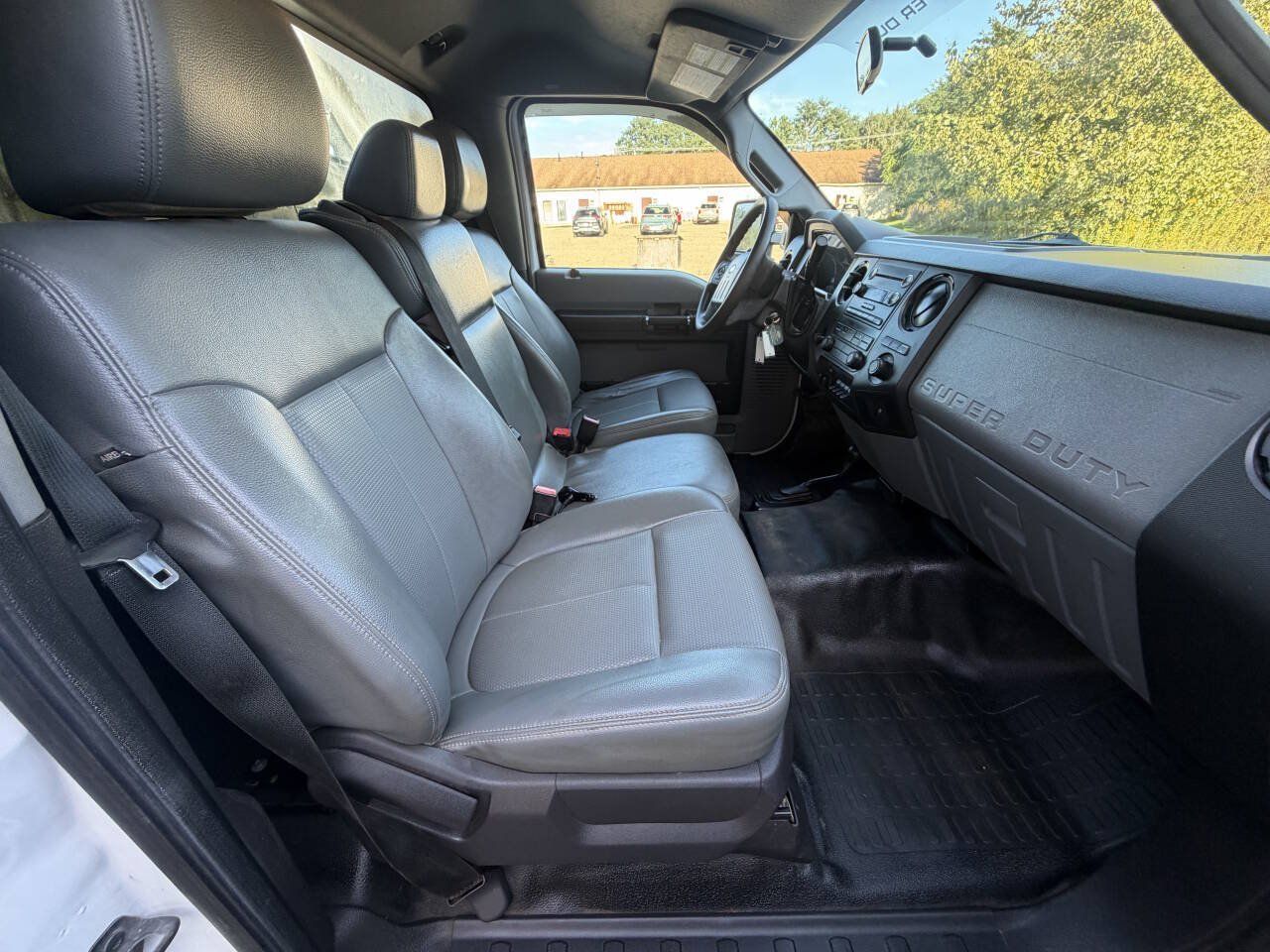 Used 2014 Ford F550 4x4 Regular Cab Super Duty image 29