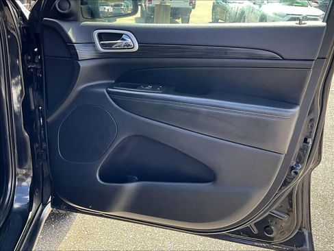 Used 2020 Jeep Grand Cherokee Laredo image 12