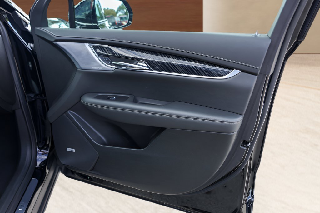 Certified 2025 Cadillac XT6 Premium Luxury FWD image 31