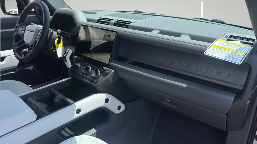 New 2026 Land Rover Defender 110 AWD/4WD image 18