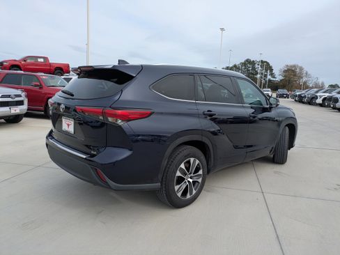 Used 2020 Toyota Highlander XLE image 7