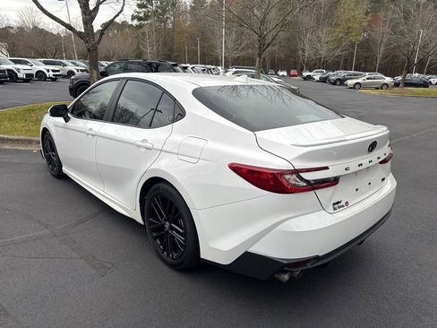 Used 2025 Toyota Camry SE image 14