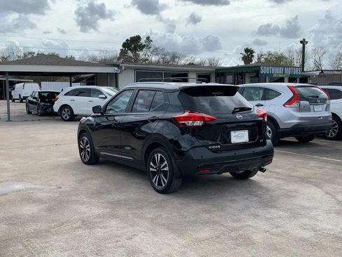 Used 2020 Nissan Kicks SR w/ SR Premium Package FWD image 5