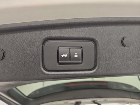 Used 2025 Nissan Pathfinder SV AWD/4WD image 17