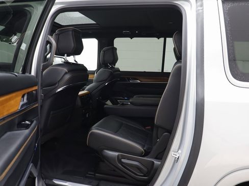 Used 2024 Jeep Grand Wagoneer L Series III image 16