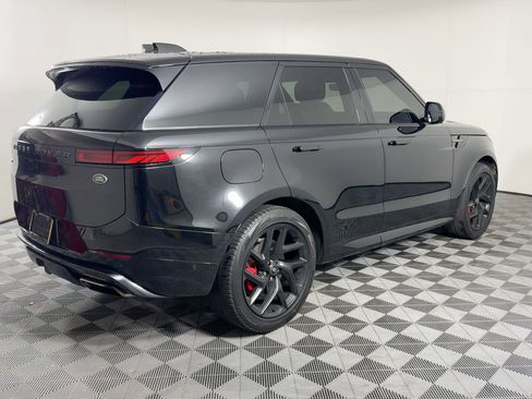 Used 2023 Land Rover Range Rover Sport SE Dynamic image 9