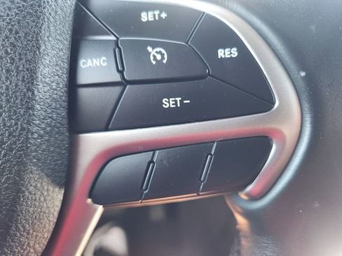Used 2017 Jeep Grand Cherokee Altitude RWD image 27