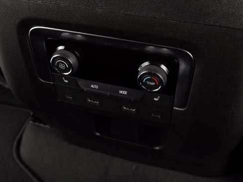 Used 2025 Chevrolet Suburban High Country image 25