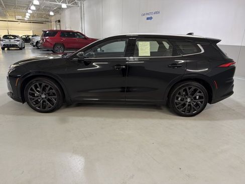Used 2025 Toyota Crown Signia w/ Advanced Technology Package AWD/4WD image 5