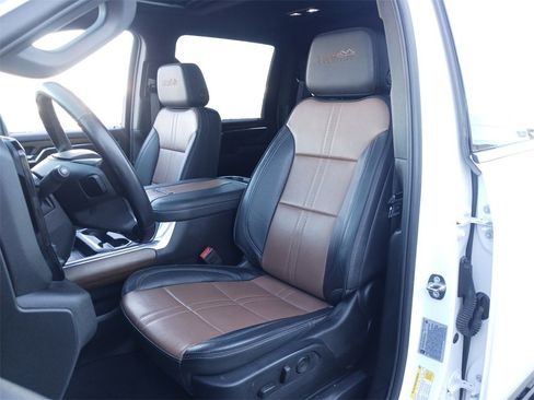 Used 2024 Chevrolet Silverado 3500 High Country w/ High Country Premium Package image 28