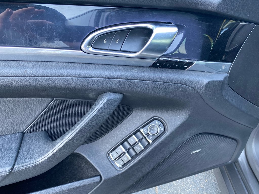 Used 2016 Porsche Panamera image 38