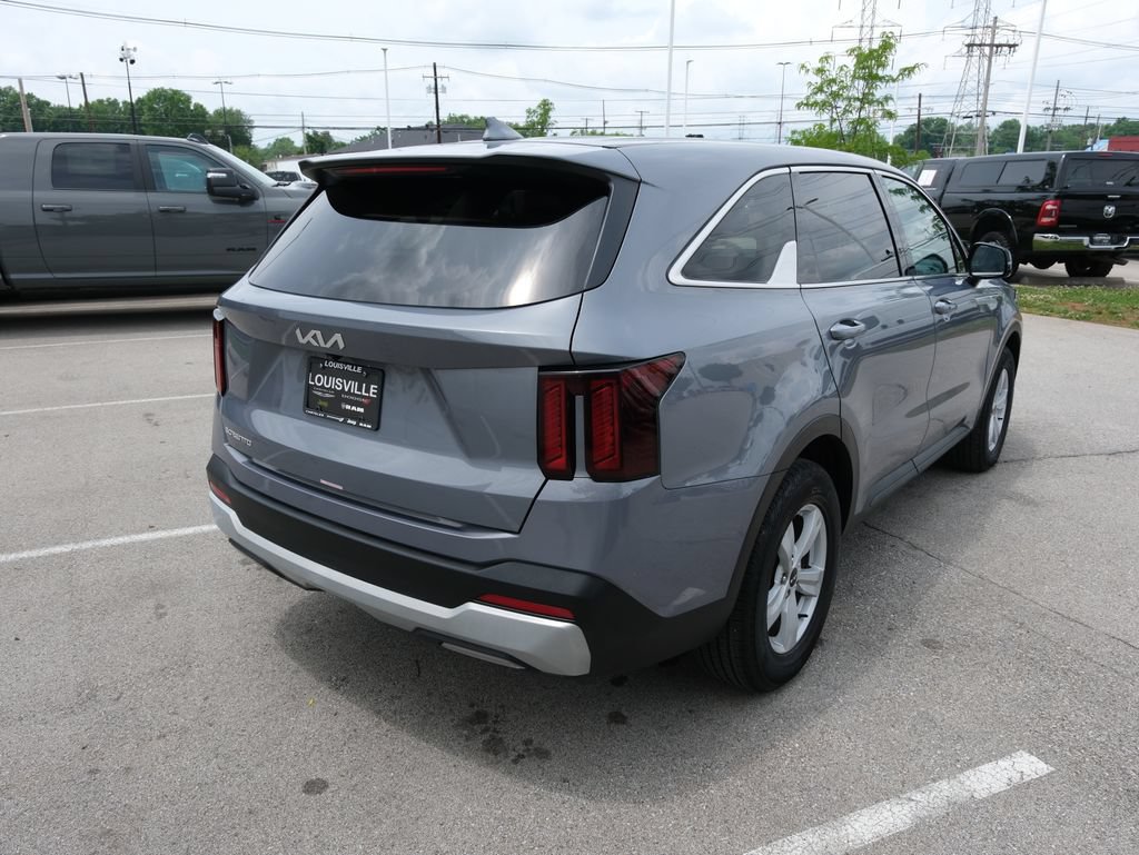 Used 2025 Kia Sorento LX FWD image 7