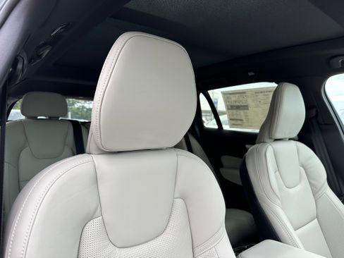 New 2025 Volvo V60 B5 Cross Country Ultra w/ Protection Package Premier image 9